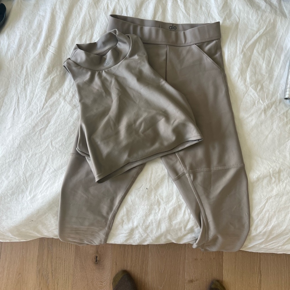 Alo Yoga Set